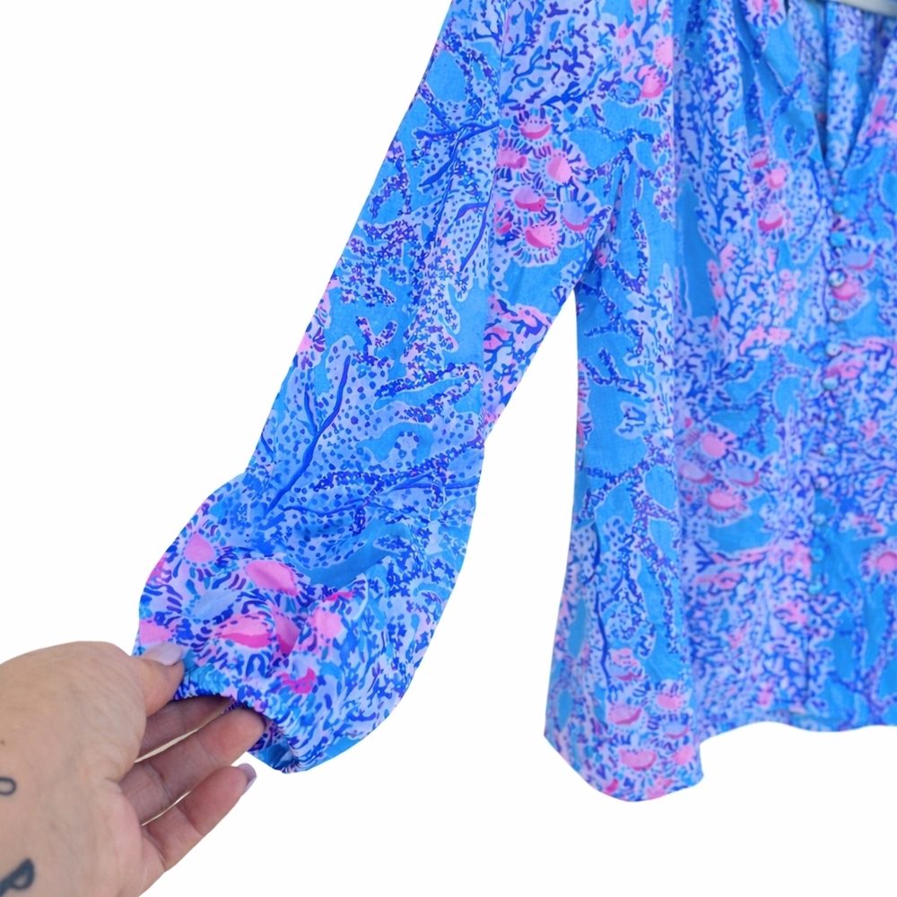 💮 Lilly Pulitzer Blue Pink Coral Print Button Down Blouse L 100% Cotton Flowy - Picture 3 of 10